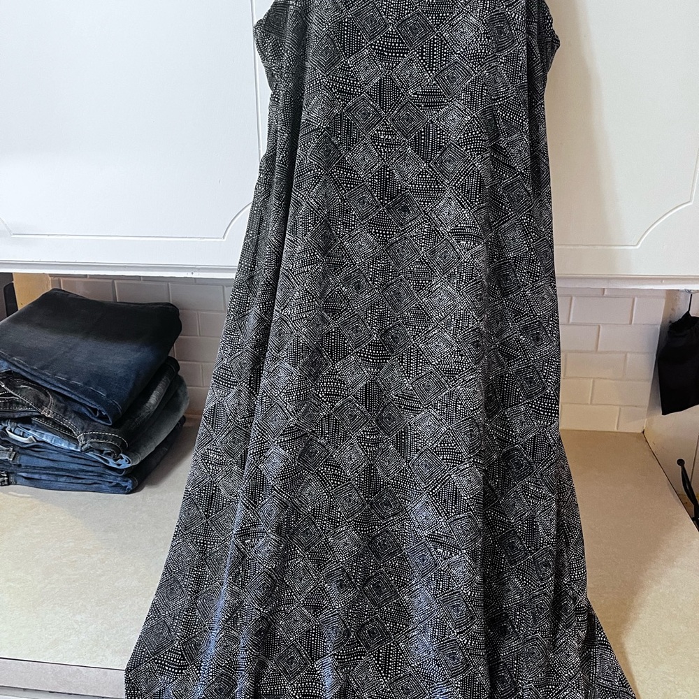 Old Navy Black and White Patterned Top